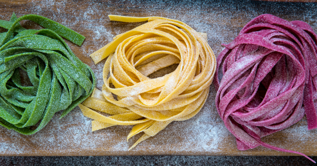Pasta colorata fatta in casa